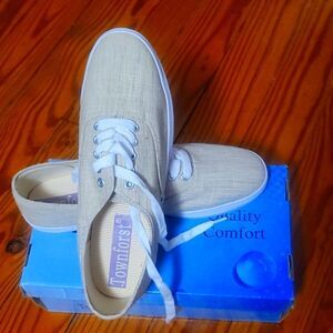Town forster Sneakers Tan Size 9 Khaki Lace up shoes NWT
